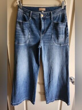 KUT From the Cloth Meg Wide Leg Cropped Blue Jeans. Size 8-10.